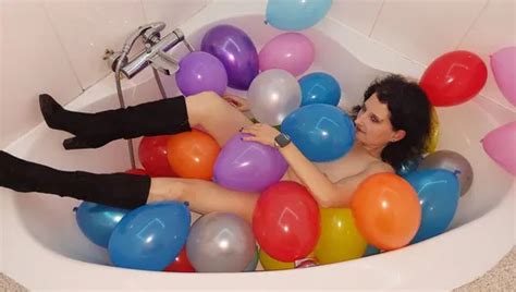 Attention Looners And Balloon Friends Now It S Getting Hot Webcam Webcam Porn Xhamster