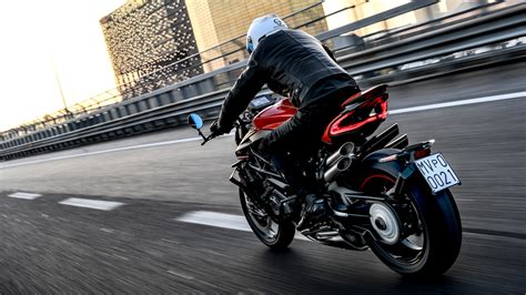 The MV Agusta Brutale RR Is A Naked Bike That Won T Be Ignored