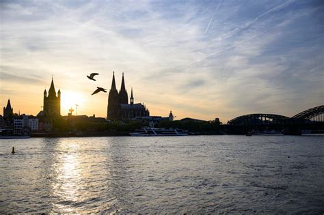 Il Fiume Reno Nel Sud Della Germania Ancora Chiuso Alla Navigazione