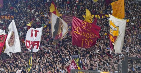 Cori Contro Napoli Ultras Della Roma Facilmente Riconoscibili Grazie