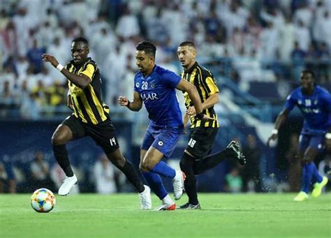 بنزيما أبرز الغائبين التشكيل الرسمي لمباراة الهلال ضد الاتحاد