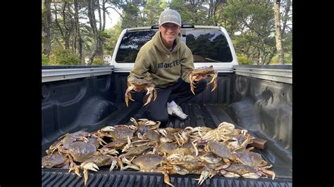 Crabbing In Yaquina Bay Newport Oregon Youtube