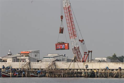 Proyek Pembangunan Tanggul Laut