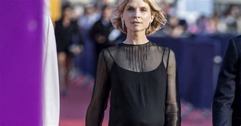 Clémence Poésy enceinte elle officialise sa grossesse au festival de