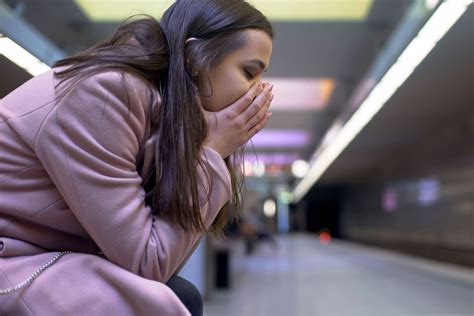 Why Does My Throat Feel Tight?