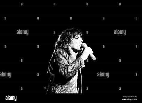 Rolling Stones Performing 1976 Hi Res Stock Photography And Images Alamy