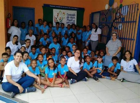 Centro Social Arrecada Doações Para Bazar