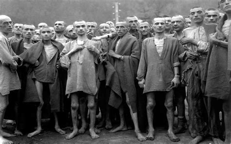 Birkenau Foto E Sorrisi Sui Binari Del Campo Di Concentramento Nazista