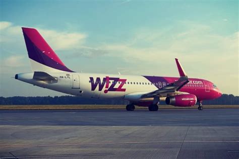 Orvosi maszkokat és védőruhákat hozott a Wizz Air repülőgépe Kínából