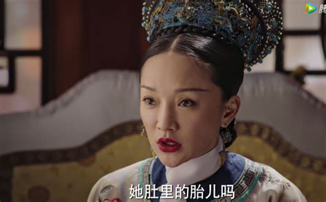 《如懿传》令妃害舒妃丧命，却被她抓住把柄，令妃吓到跪地求饶 雪花新闻