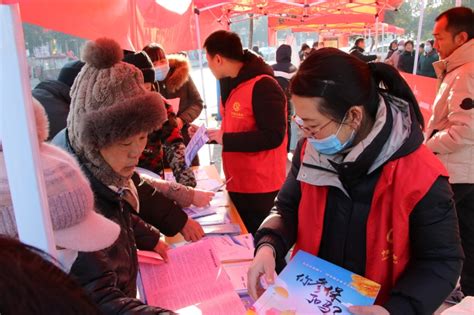 济宁市人力资源和社会保障局 社会保障卡 惠民服务季 “让服务走出去” 微山县社保中心开展“社会保障卡惠民服务季”主题宣传活动