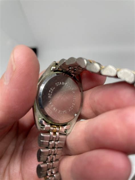 Vintage Ladies Geneva Two Tone Calendar Watch Gem