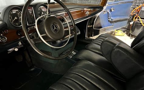 1971 Mercedes-Benz 280SE 3.5 V8 interior | Barn Finds