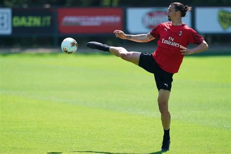 Milan Che Tegola Ibrahimovic Infortunato I Tempi Di Recupero