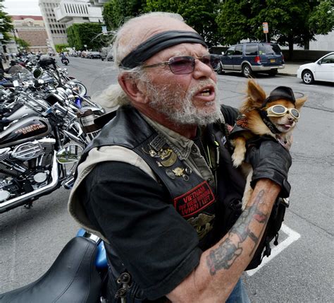 Bikers protest helmet law