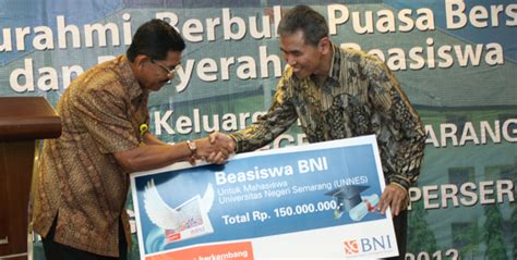 BNI 46 Serahkan Bantuan Beasiswa Kepada Unnes