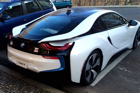 BMW i8 in Crystal White