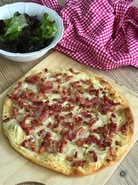 Flammkuchen Pizza Alsaciana Con Nata Y Bacon Cocotteminute