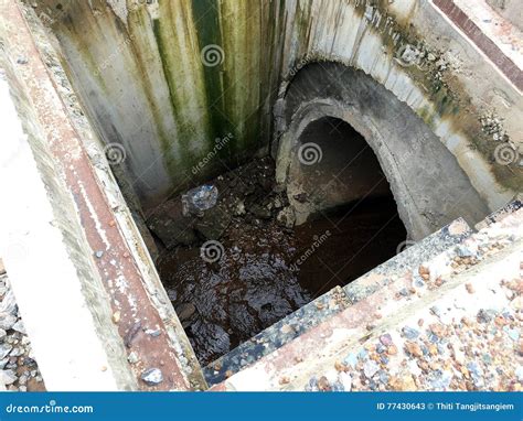 manhole royalty  stock photography cartoondealercom