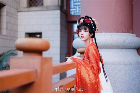 [汉服]云想衣裳花想容， 春风拂槛露华浓。 月见里·浅九 九三潮玩社