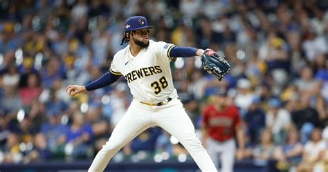 Orioles Félix Bautista Brewers Devin Williams Win Mlb Reliever Of