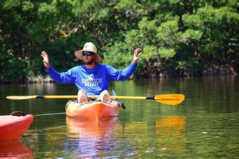 Kayaking Tips: What You Should Wear and Bring With You