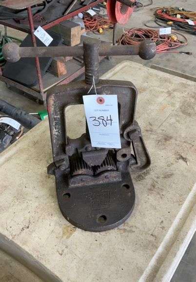 Pipe Vise - Hamilton-Maring Auction Group