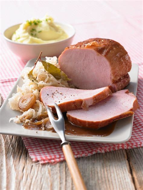 Kasslerbraten Mit Sauce Sauerkraut Und Bild Kaufen 11424706