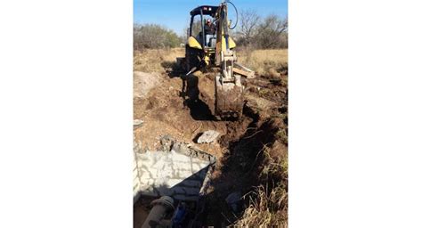 Trabaja COMAPA en reparación de fuga de agua en colonia Miravalle