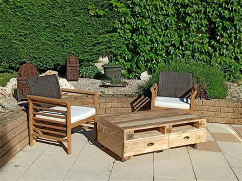 40+ Best Outdoor Pallet Furniture Ideas and Designs for 2023