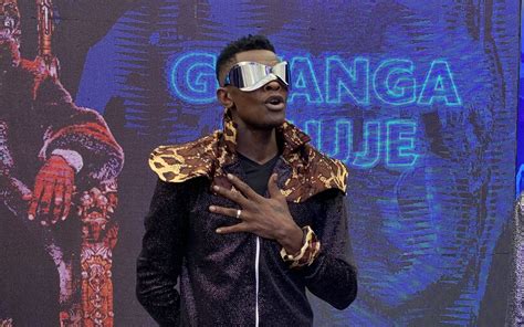 It S Wrong Chameleone Apologizes For Kissing Weasel On Stage