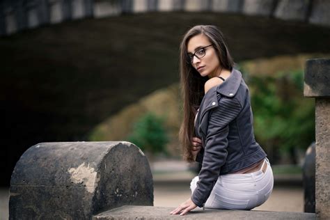 Pavlina Women Outdoors Long Hair Brunette Women Women With Glasses