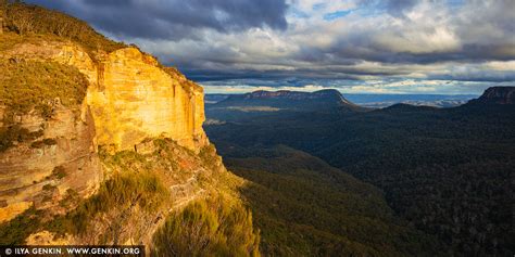 Walls Of Landslide Lookout Mount Solitary And Jamison Valley At Sunset