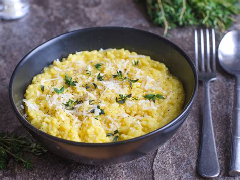 Risoto de alho poró e queijo tão fácil que os restaurantes vão ficar