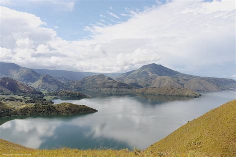 Pink Travelogue Keindahan Danau Toba Dari Bukit Holbung Samosir Toba