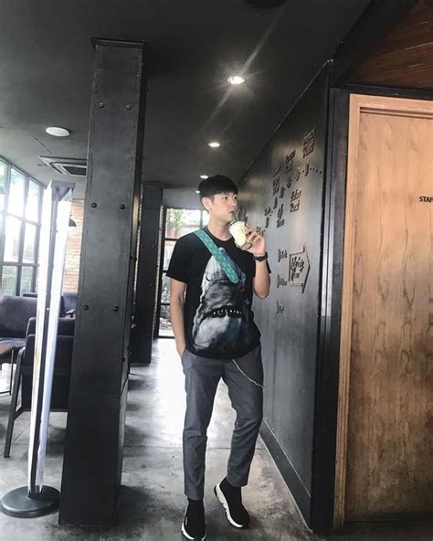 Hot Boy Cao M B Miu L H Nh L N B Xu Ng Ru Ng Trong Mv M I Ho Ra L B N C A C Chinh