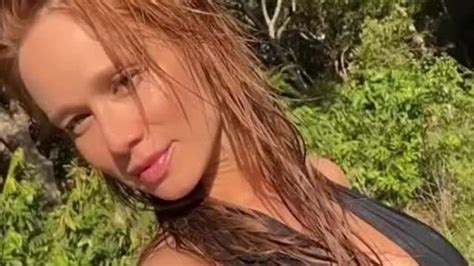 Mariana Ximenes Abre Lbum Em Banho De Cachoeira