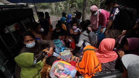 Cuaca Buruk Hambat Upaya Pencarian Dan Penyelamatan Korban Semeru