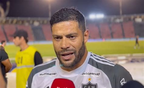 Atlético Hulk Revê árbitro Que O Expulsou Em Episódio Polêmico E Lhe