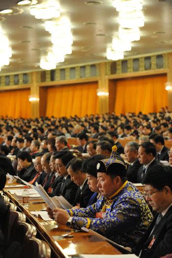 Top Legislator Delivers NPC Work Report