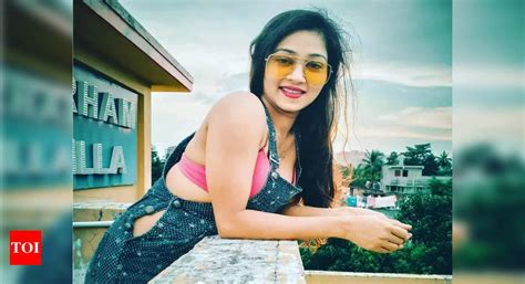 Watch Actress Payel Sarkar Sizzles In New Dance Video Fans Call Her