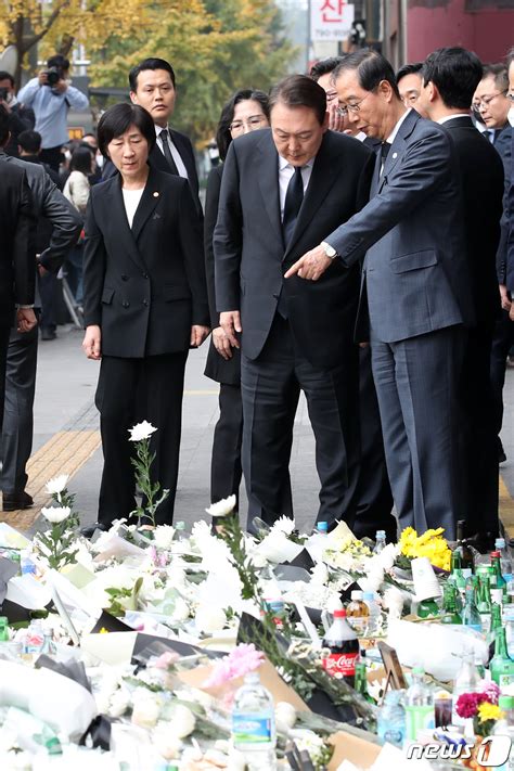 이태원 참사 추모공간 찾은 윤석열 대통령과 한덕수 총리 네이트 뉴스