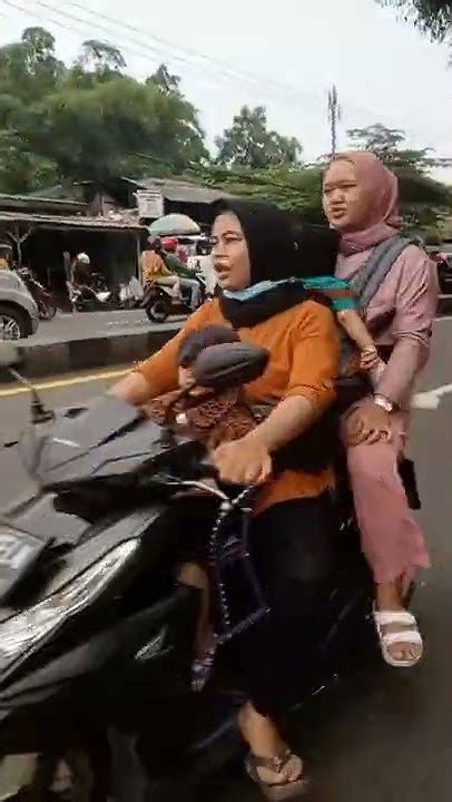 Jalanan Posisi Macet Bosq Di Pasar Cisalak Youtube