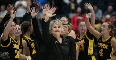 Interview With Iowa Coach Lisa Bluder R Hawkeyes