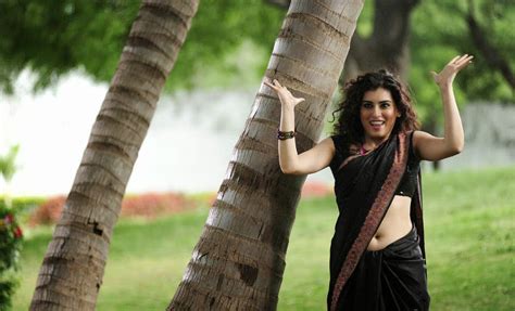 South Hot Archana Sexyy Deep Navel Show In Saree DesiGirlsNow BlogSpot Desi Girls Now