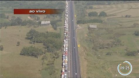 Caminhoneiros Protestam Contra A Alta Do Diesel Na Dutra Em Jacareí