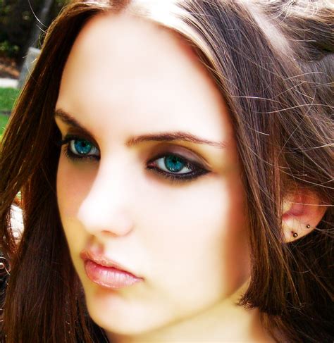 Picture Insights Blue Eyes