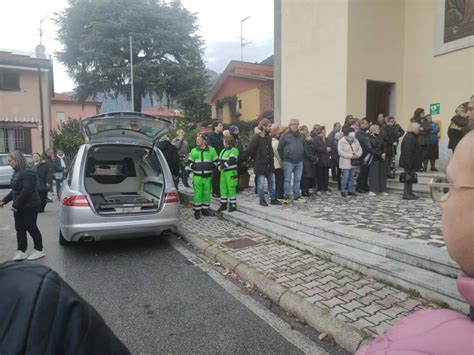 Folla Per L Ultimo Saluto A Debora Pierini La Terza Vittima Della