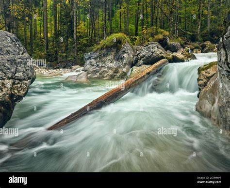 Fluss Mit Wasser Stockfotos Und Bilder Kaufen Alamy