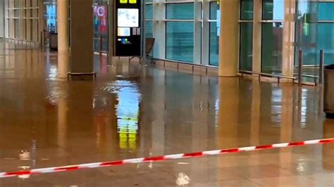 Unwetter In Spanien Flughafen Von Barcelona Berflutet Starkregen In